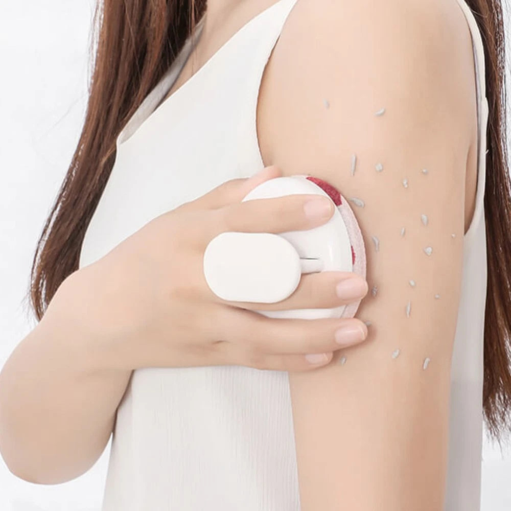 Hold The Bath Brush in Hand Shower Supplies Skin Cleaning Scrubber