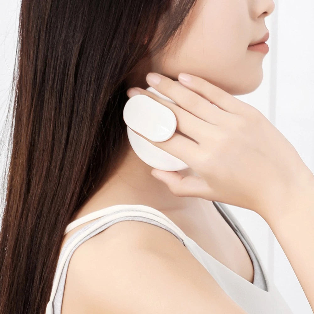 Hold The Bath Brush in Hand Shower Supplies Skin Cleaning Scrubber